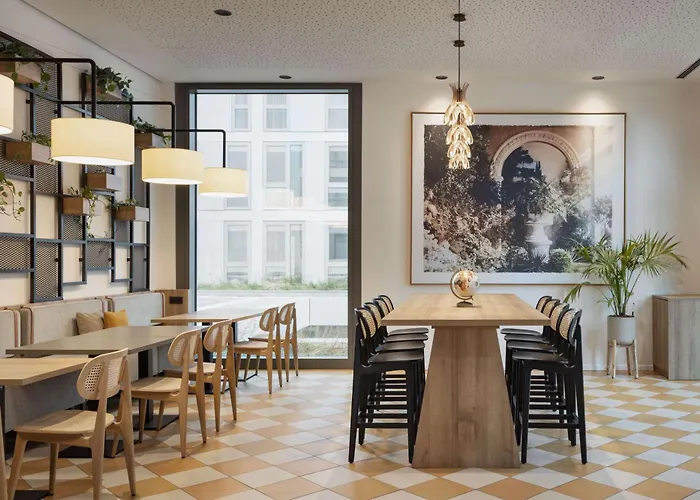 فندق Spark By Hilton Donaustadt 4*